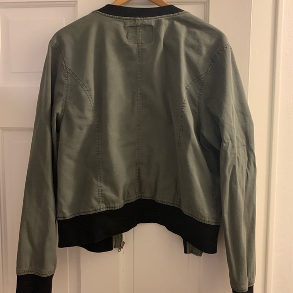 Sanctuary spring bomber - Picture 5 of 5